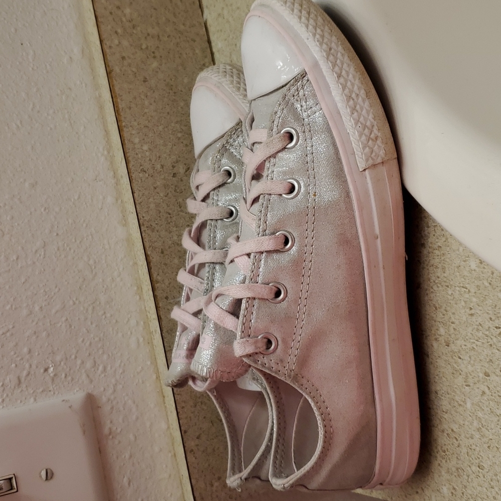 Converse girl